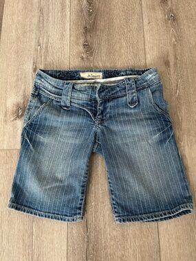 Women’s Blue Pinstriped Cropped Denim Shorts